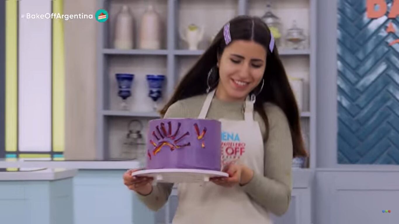 Ximena y su torta calada.