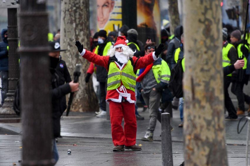 
    Papa Noel. Una de las protestas durante diciembre.
   