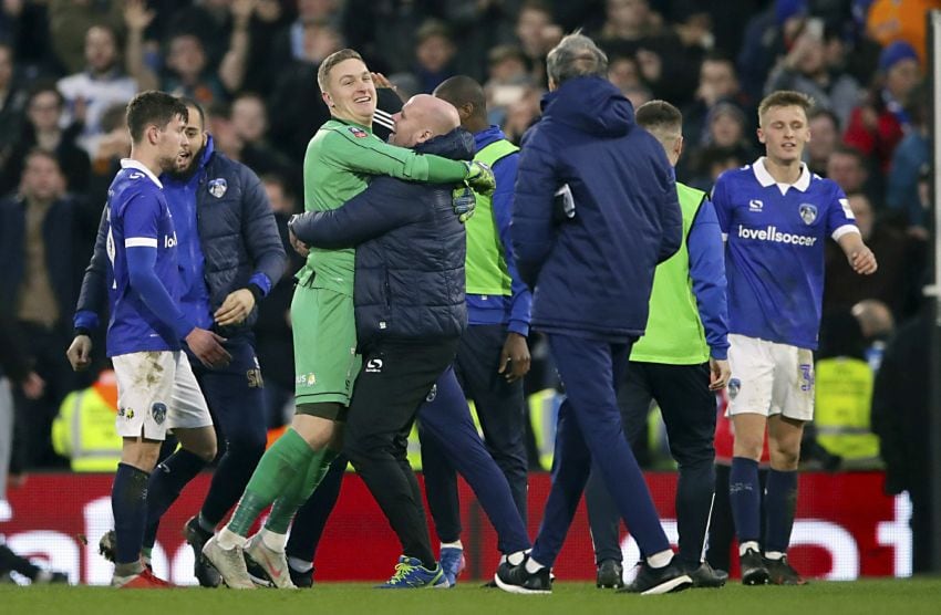 
    Oldham sorprendió al vencer a Fulham / AP
   