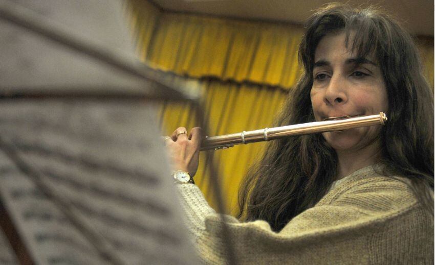 
En un ensayo en el Auditorio Adolfo Calle para la presentación del Ensamble Doce Lius (2012)
