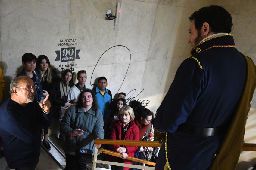 
San Martín. Una de las figuras que reciben a los visitantes es la del Libertador. | Marcelo Rolland / Los Andes
   