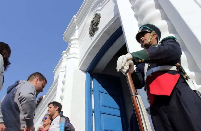 
    Blanca. Un clásico que todo turista que visita la ciudad no deja de fotografías, la Casa Histórica.
   