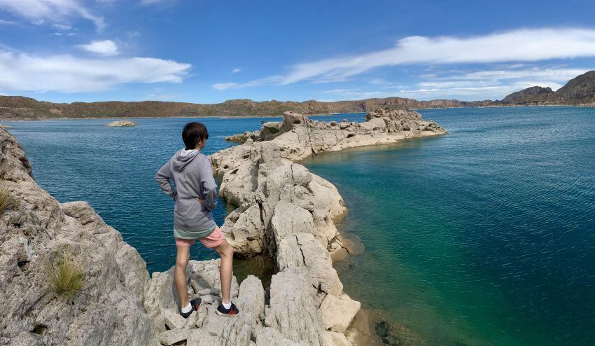 
    Impactante. Unas de las figuras caprichosas en el embalse El Nihuil
   