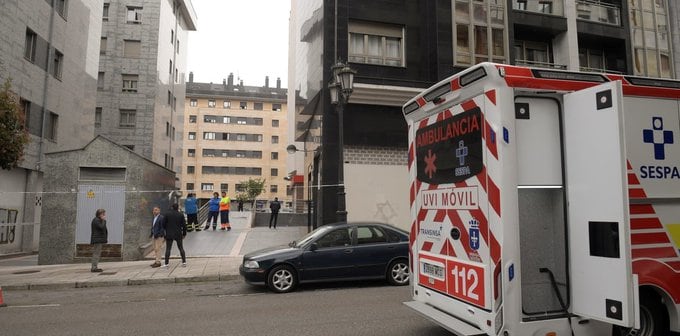 mellizas de 12 años al caer desde un sexto piso a un patio