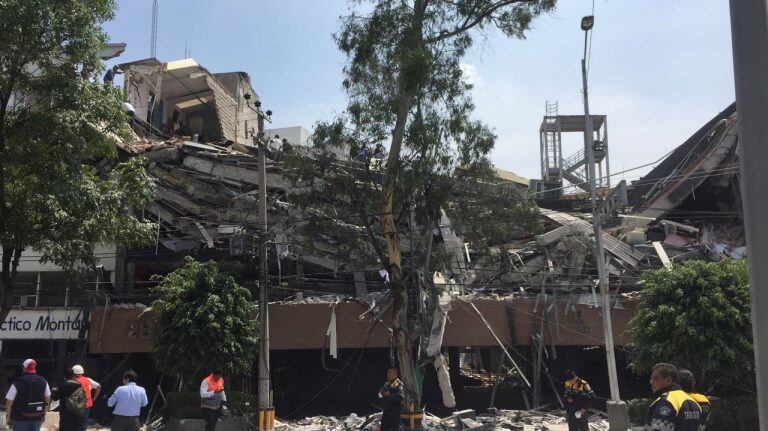 Vista de un edificio en la capital mexicana derruido el martes 19 de septiembre de 2017, tras un sismo de magnitud 7,1 en la escala de Richter. Foto: Alejandro Cruz