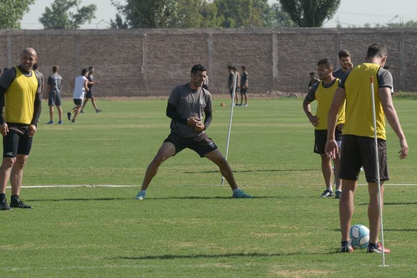 
"El objetivo principal es meterse en la Copa Argentina. Y mirando la tabla, tenemos muchas expectativas” | Marcos García / Los Andes
   