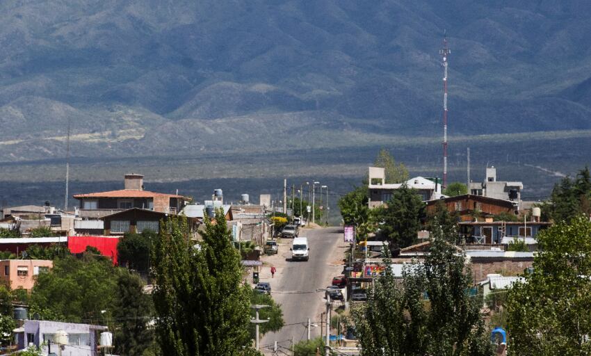 
    Suspenden los pedidos de construcción en todo el piedemonte - Ignacio Blanco / Los Andes
   