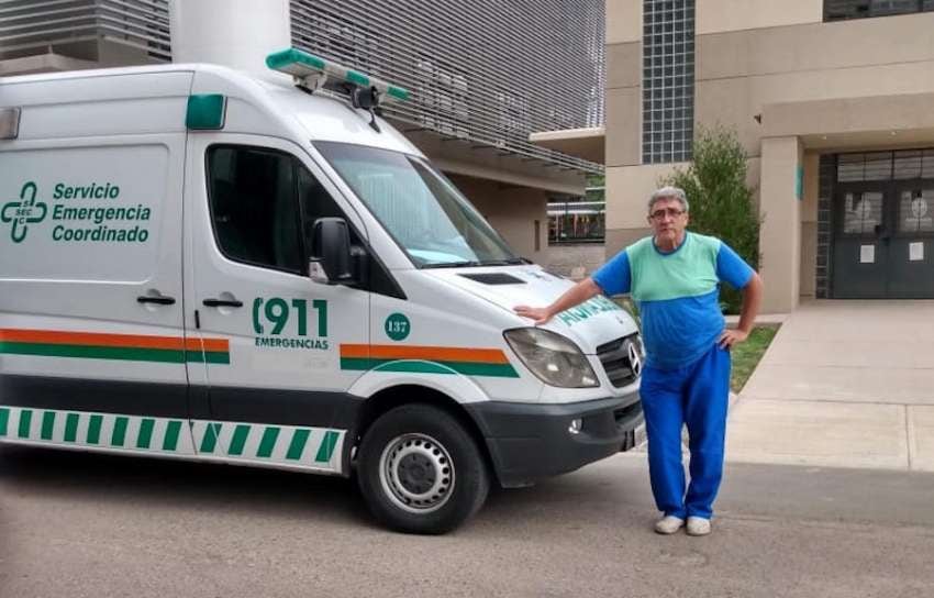 
Juan Berardini trabaja hace 25 años manejando ambulancias. | Gentileza
   