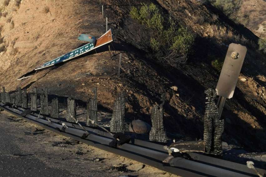 
La sequía, la vegetación seca y los fuertes vientos sirven de combustible para las llamas. | AFP
   