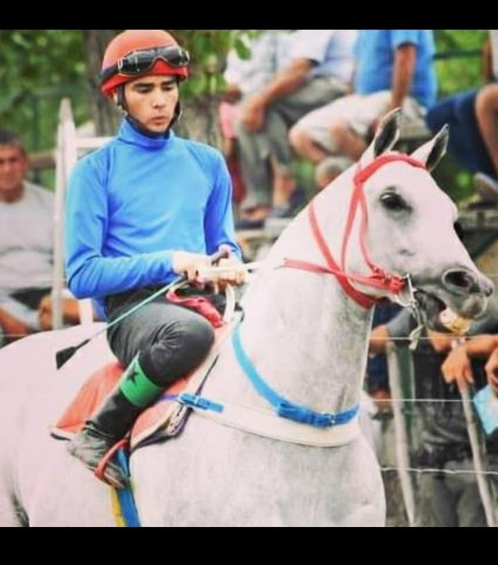 Maxi, jockey