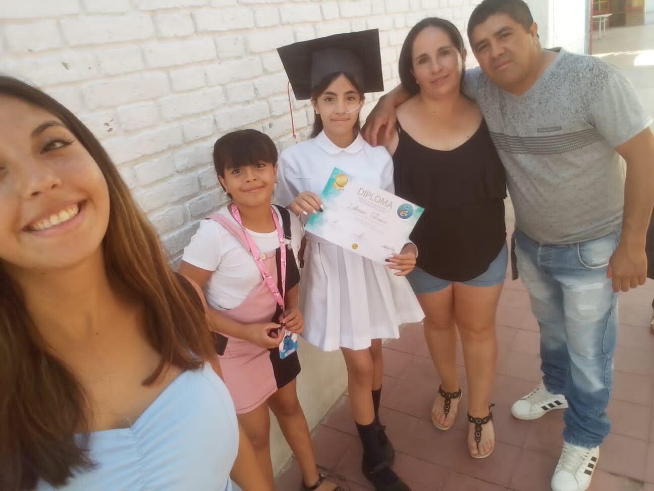 Tatiana es una estudiante destacada y su familia la apoya incondicionalmente.