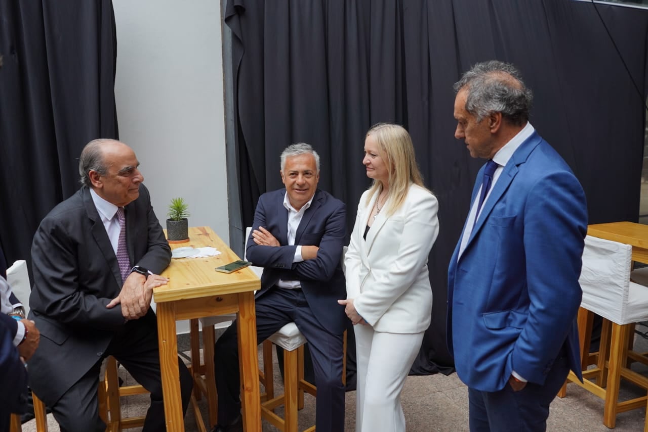 Guillermo Francos, Alfredo Cornejo, Hebe Casado y Daniel Scioli. Nicolás Guevara / Los Andes