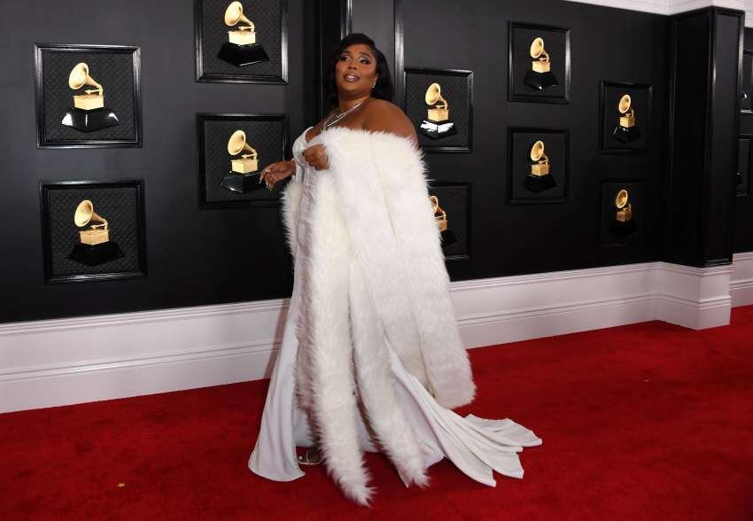 
Lizzo apostó por el blanco en la alfombra roja.  | AFP
   