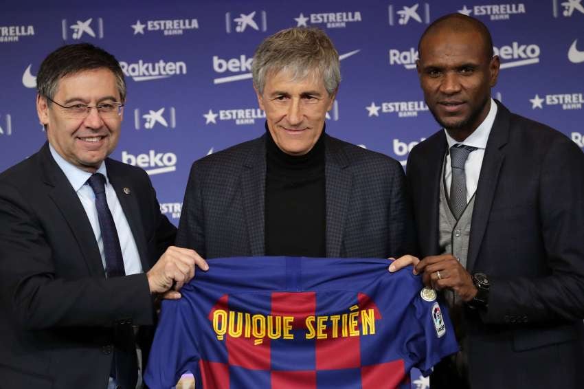 
    El presidente Josep Bartomeu, el DT Enrique Setién y el director deportivo Eric Abidal. / AP
   