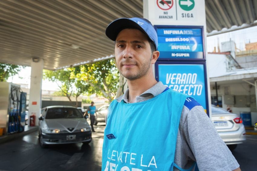 
    El cantor se acercó a la fe católica para sanar sus cuitas internas y fue allí que conoció a su esposa: en San Nicolás.
   