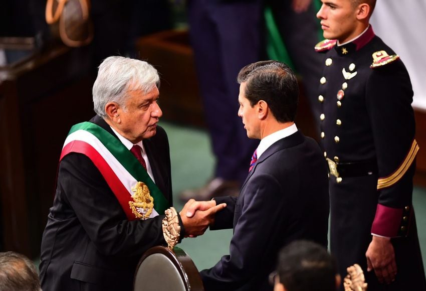 
López Obrador junto al presidente saliente Enrique Peña Nieto  | AFP
   