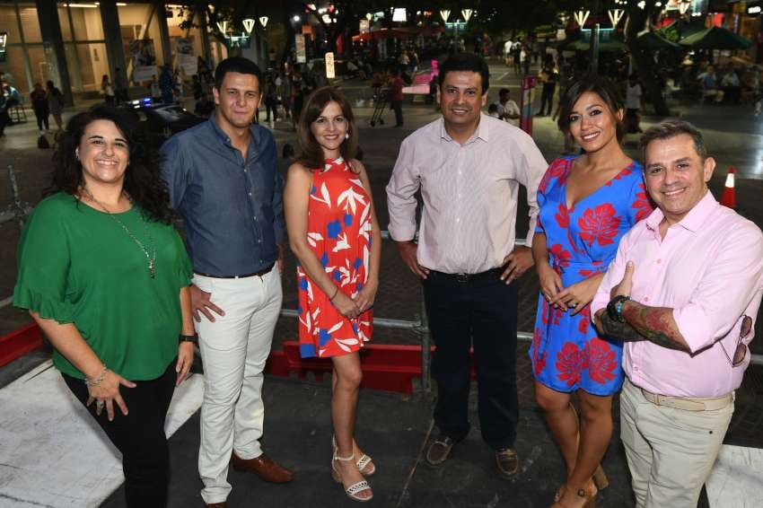 
Aquí todo el equipo de locutores que cantará los votos en el Acto Central. | José Gutiérrez / Los Andes
   