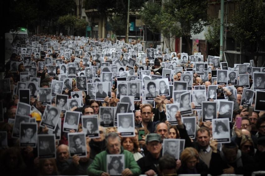 
Esta mañana hubo un homenaje a las víctimas. | Federico López Claro / Corresponsalía
   