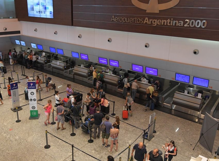 
Mendoza y otros aeropuertos del interior fueron puerta de entrada para extranjeros que llegan al país | Orlando Pelichotti / Archivo Los Andes
   