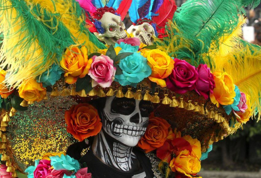 
Foto: AFP | Color y disfraces originales en el desfile en la ciudad de México.
   