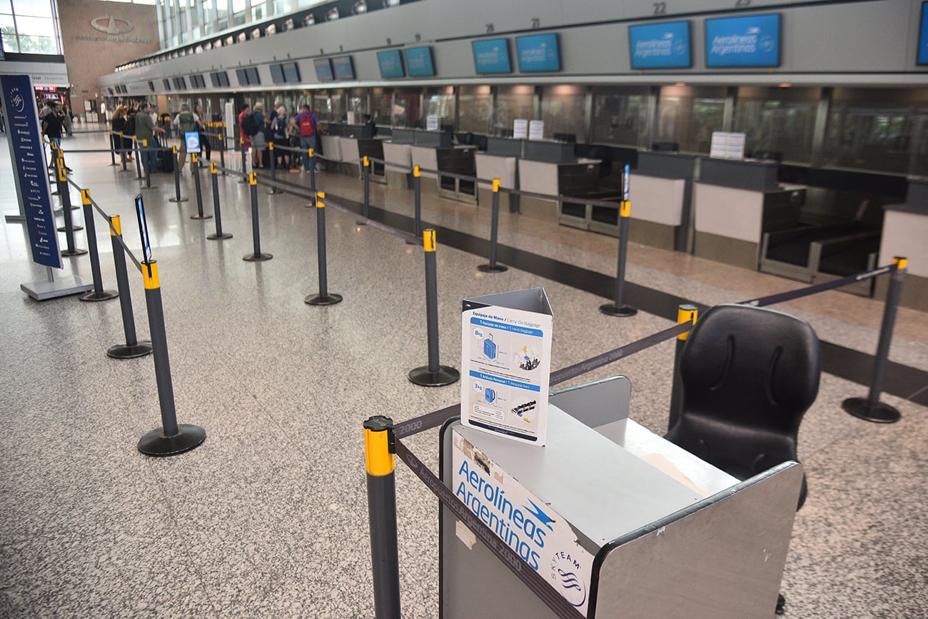 Impacto del paro de trabajadores aeronáuticos en el Aeropuerto Internacional Taravella de la ciudad de Córdoba. (Pedro Castillo / La Voz)