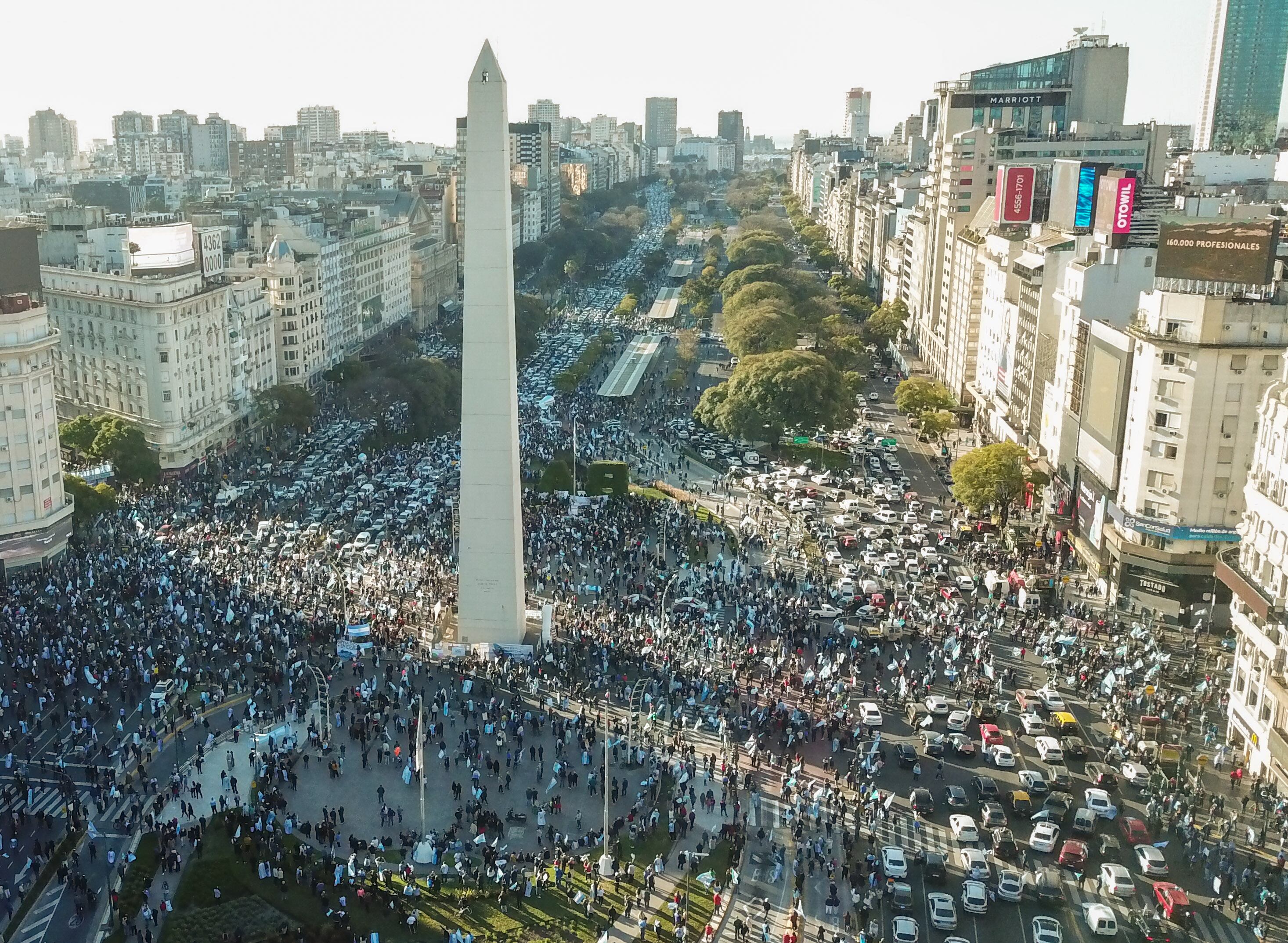 Vista aérea de la marcha en el Obelisco.