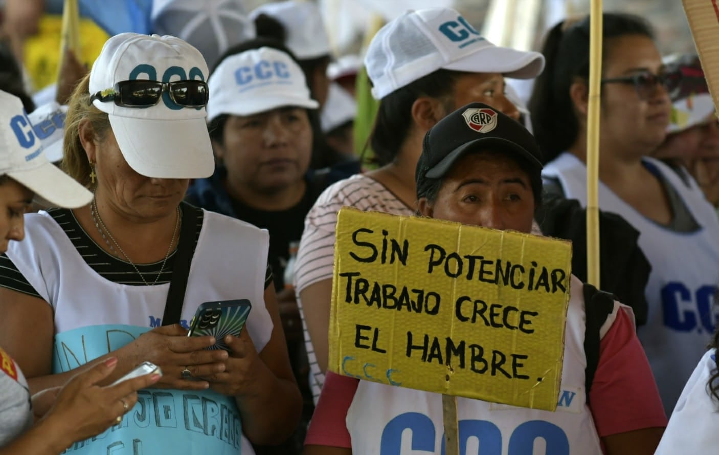 La UTEP se manifestó en el Acceso Este. Foto: Orlando Pelichotti / Los Andes