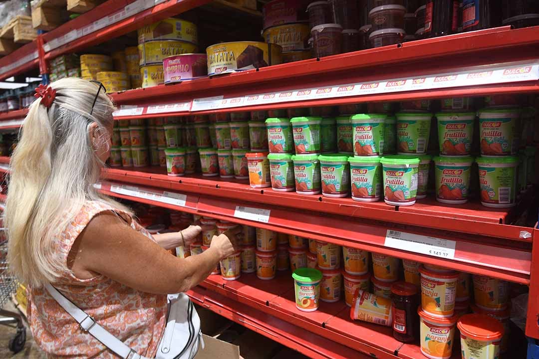 Ver la fecha de vencimiento de los productos. Aquellos exhibidos deben estar aptos para el consumo.
Foto: José Gutierrez / Los Andes