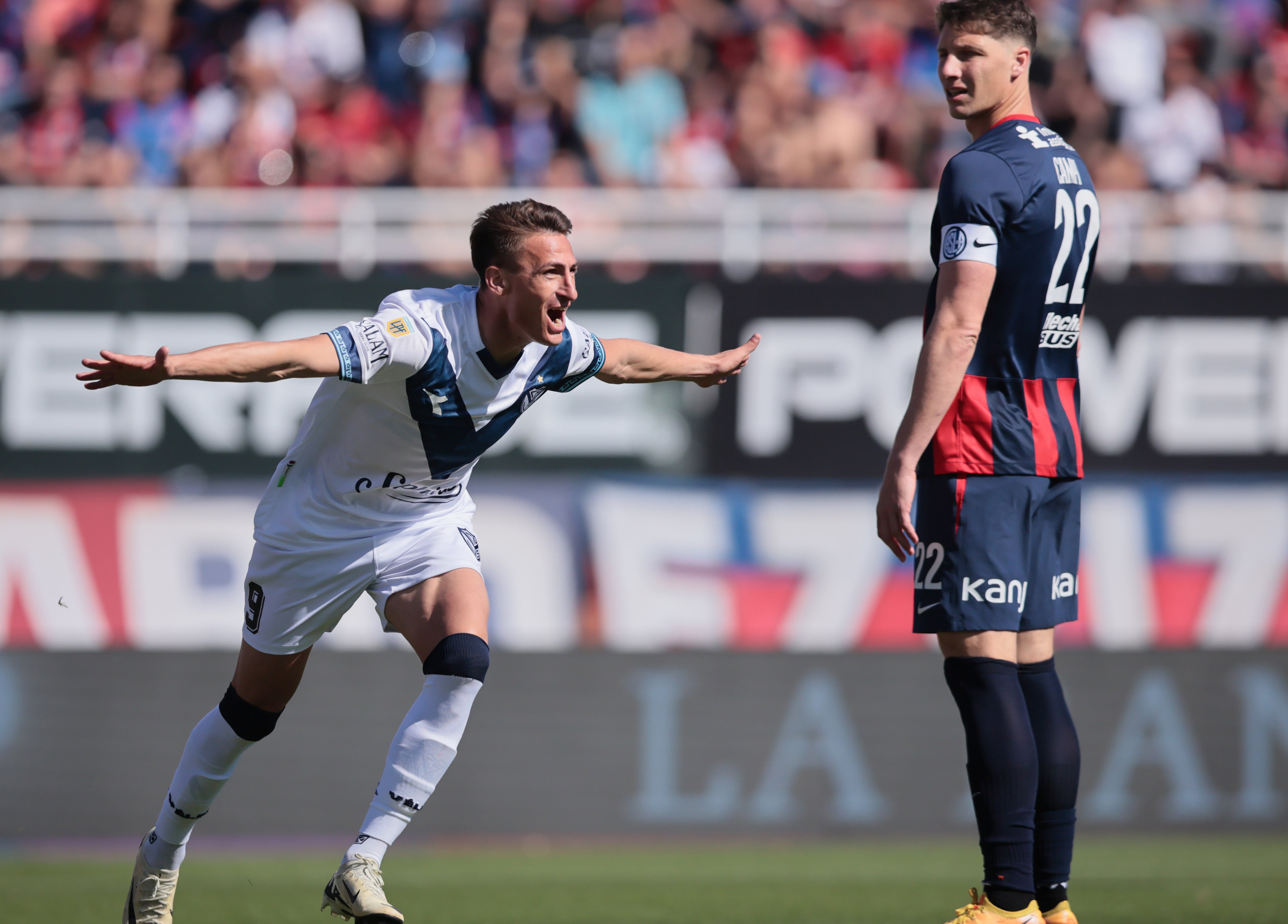 Romero celebra el gol de Vélez ante San Lorenzo. (Fotobaires).