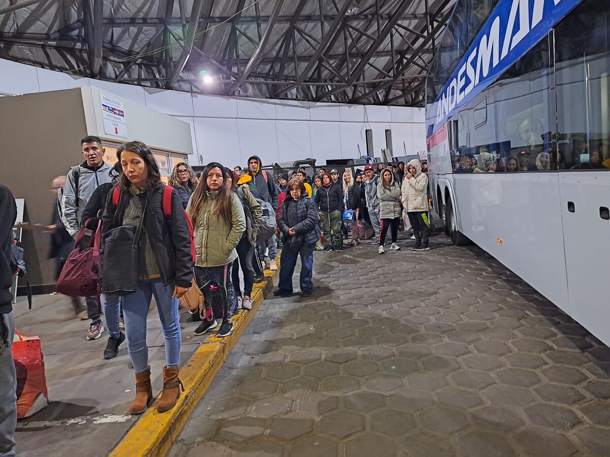 Controles por los tours de compras que van a Chile (Los Andes)