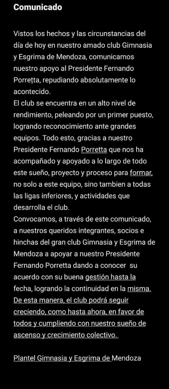 Los jugadores se solidarizaron con el presidente Fernando Porreta / Prensa Gimnasia.