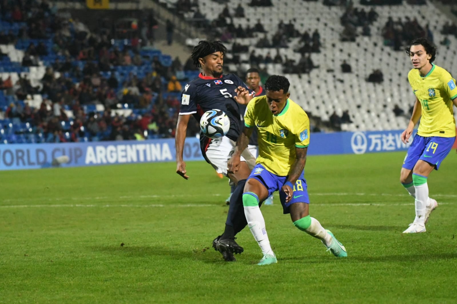 En el cierre de la quinta jornada, Brasil aplastó 6-0 a República Dominicana. / José Gutiérrez (Los Andes).