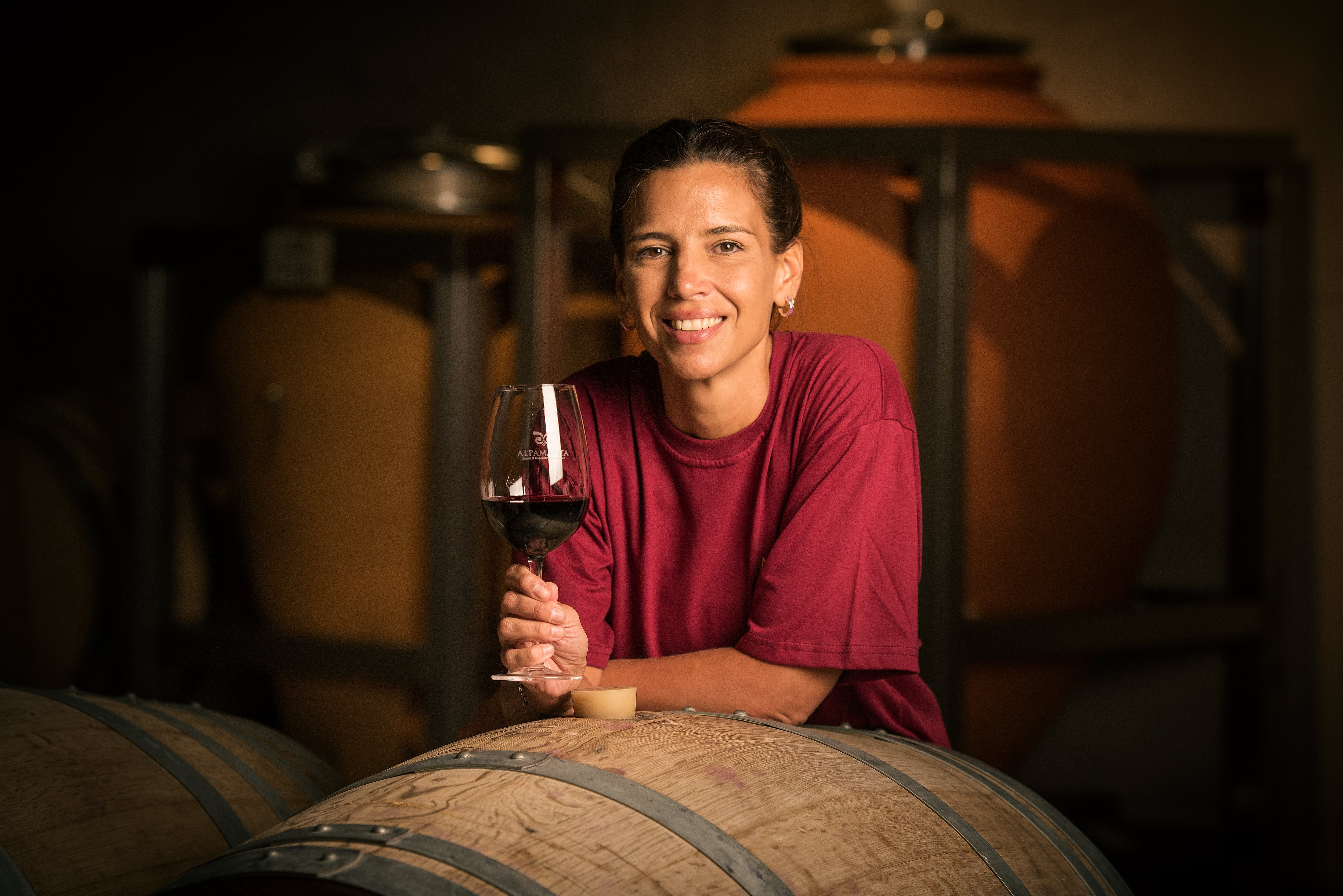 Victoria Brond, gerente de Enología y Producción en Bodega Alpamanta. 