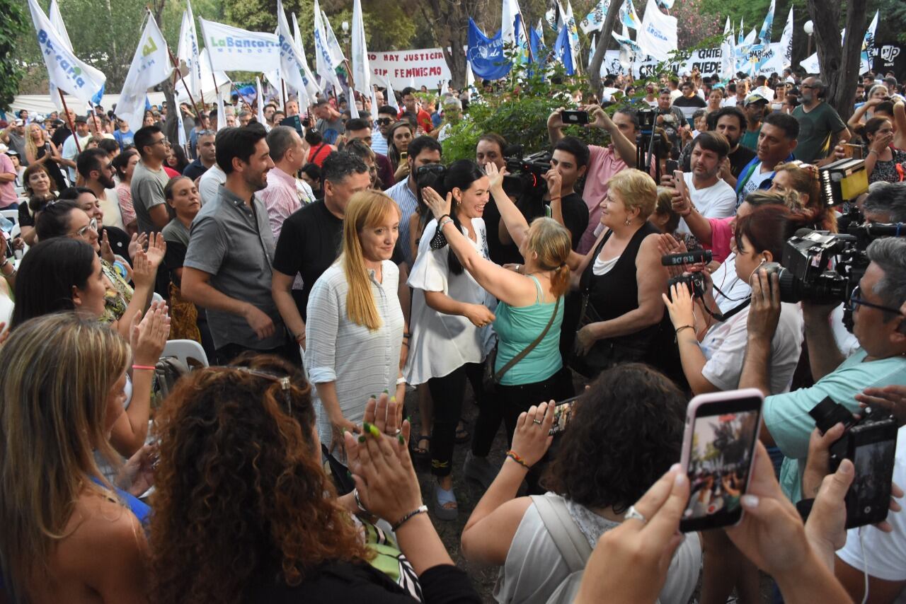 Asunción de Autoridades del PJ. Anabel Fernández Sagasti y Flor Destéfanis. Foto: Mariana Villa / Los Andes