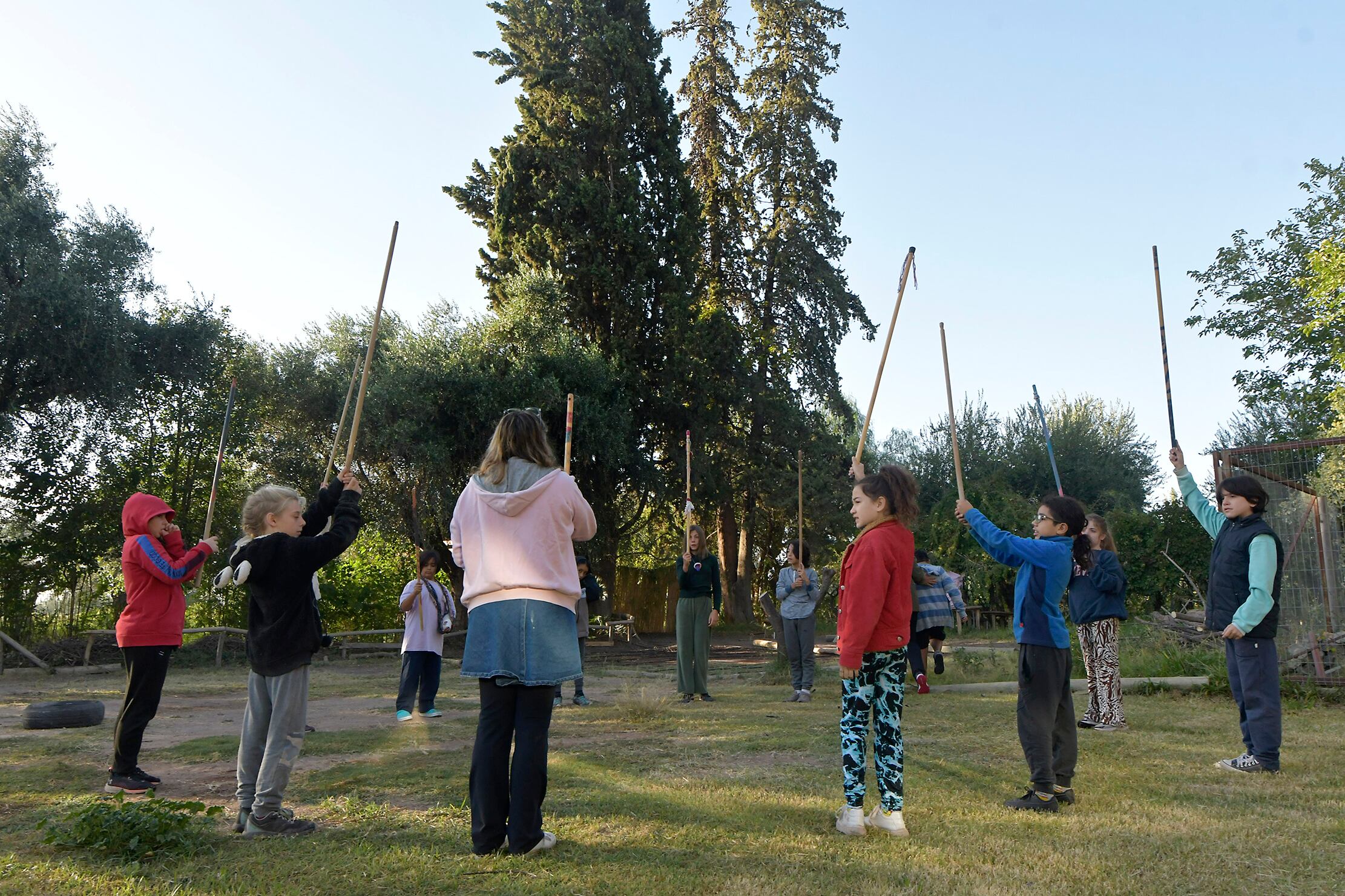 Escuela de educación del Método Waldorf Aguaribay en Maipú, brinda una pedagogía  basada en la libre instrucción por parte de los aprendices, para que sean autónomos a la hora de ir realizando y adquiriendo los conocimientos en el  proceso educativo. Esta metodología fomenta sobre todo el grupo cooperativo 

Foto: Orlando Pelichotti