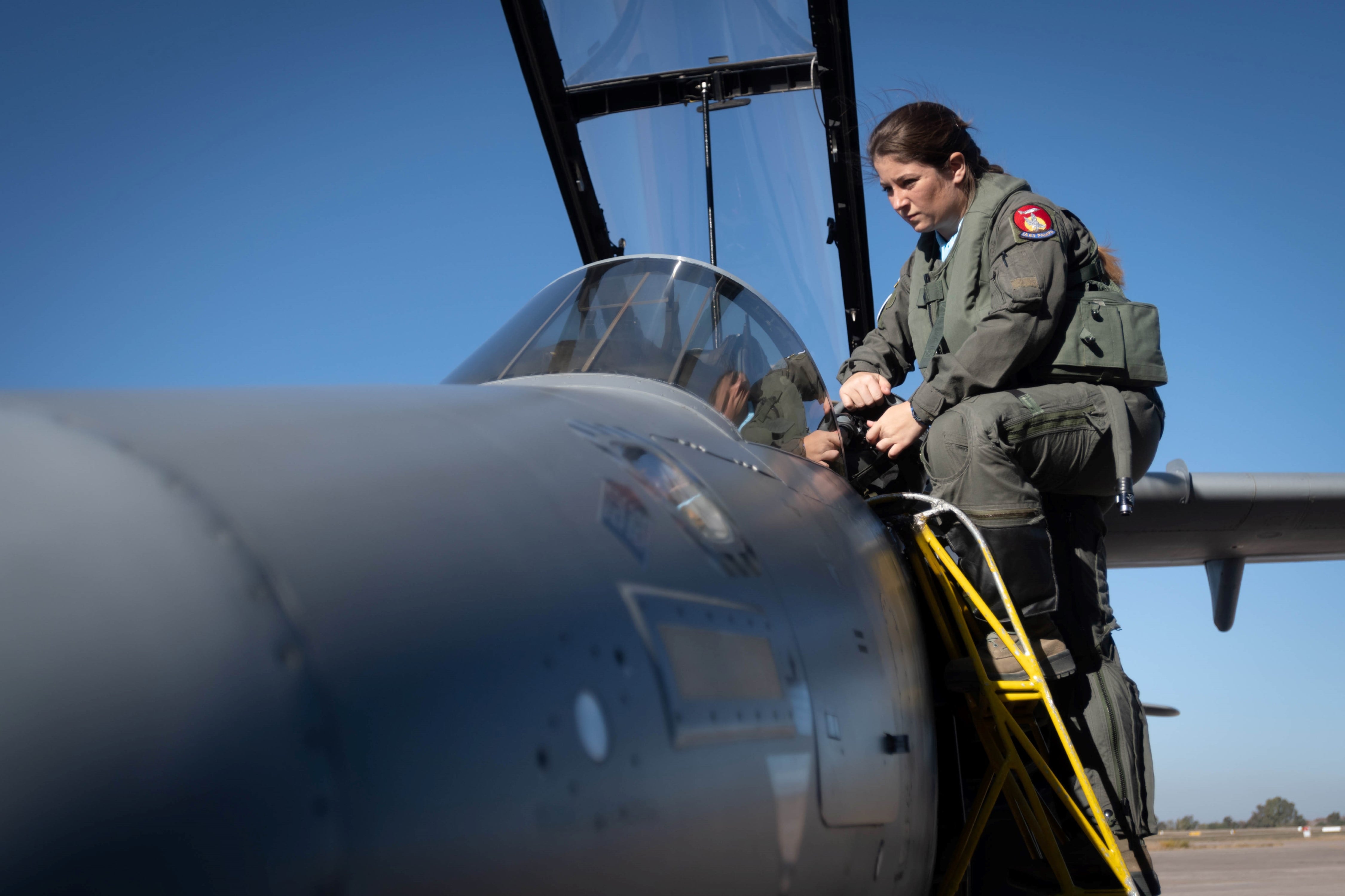 Sofía Vier tuvo en la provincia su primer Vuelo Solo como aviadora de combate. No le interesa ser la primera mujer, sino ser buena piloto