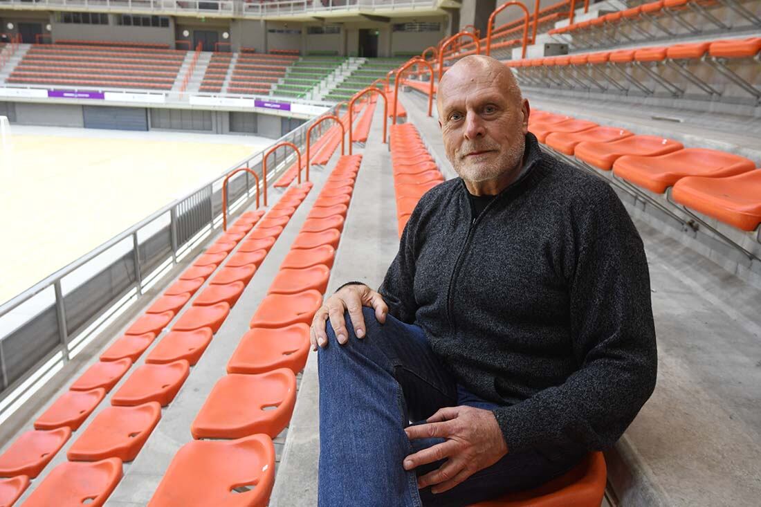 Héctor Ortiz, Presidente de la Federación  Mendocina de Futbol de Salón, en el estadio cerrado Arena Aconcagua de Ciudad
Foto: José Gutierrez/ Los Andes




