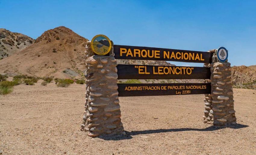 
    La entrada al Parque Nacional El Leoncito, muy cerca de Mendoza. Desde nuestra provincia se puede llegar por la ruta 40 o por la ruta 149, entre Uspallata y Barreal.
   