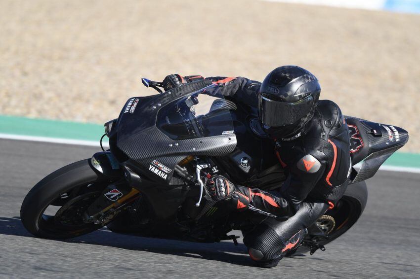 
Lewis Hamilton | Lewis Hamilton estuvo al mando de una Yamaha R1M este domingo en Jerez de la Frontera, que incluyó una caída, y a continuación te acercamos las mejores fotos.
   