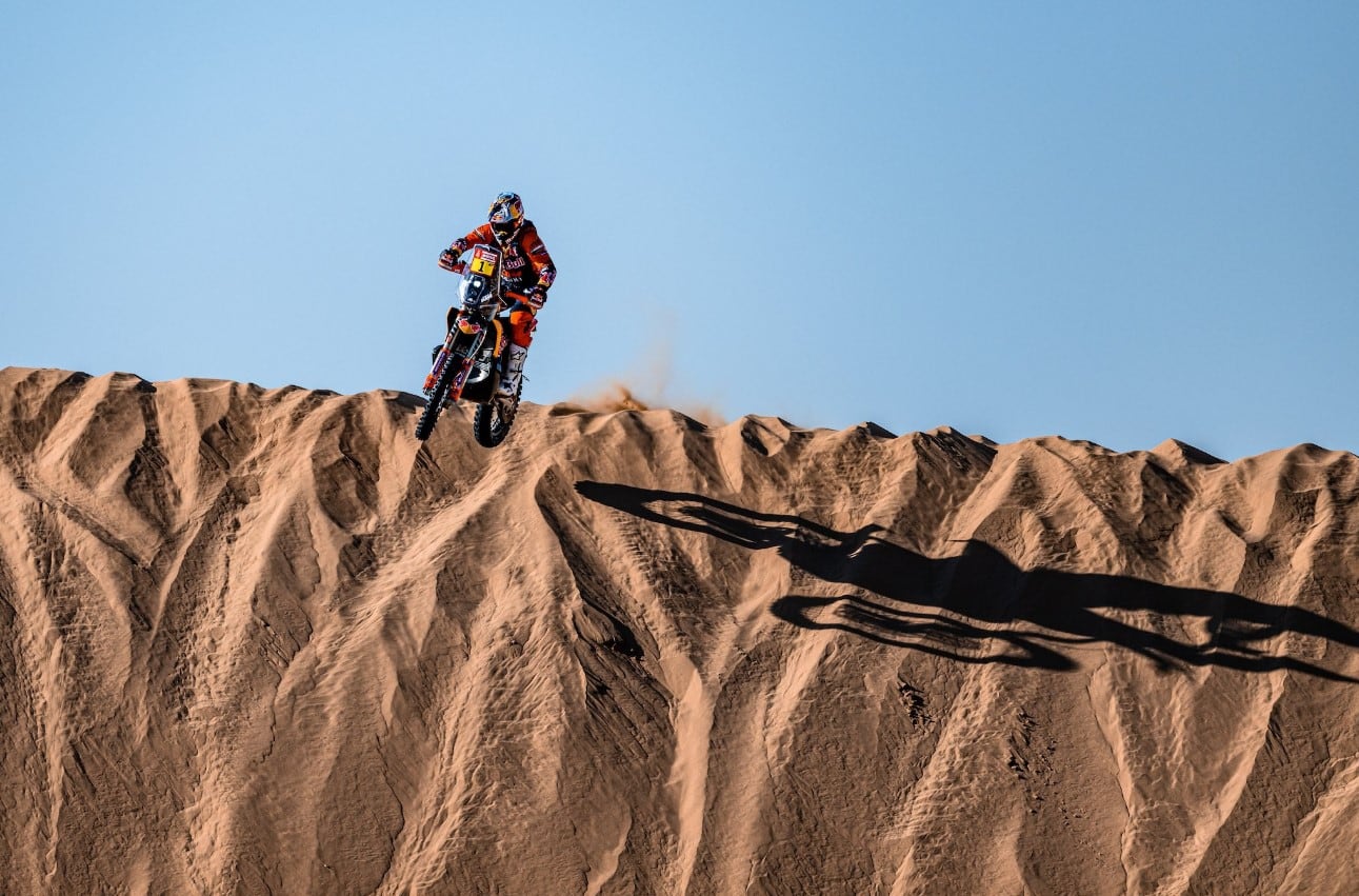 Daniel Sanders se quedó con la victoria en la primera etapa del Dakar 2022 para las Motos. A su vez, Kevin Benavides fue 20.