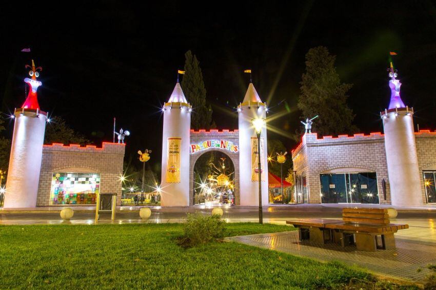 
Para chicos. El Parque de los Niños esta en la ciudad.
