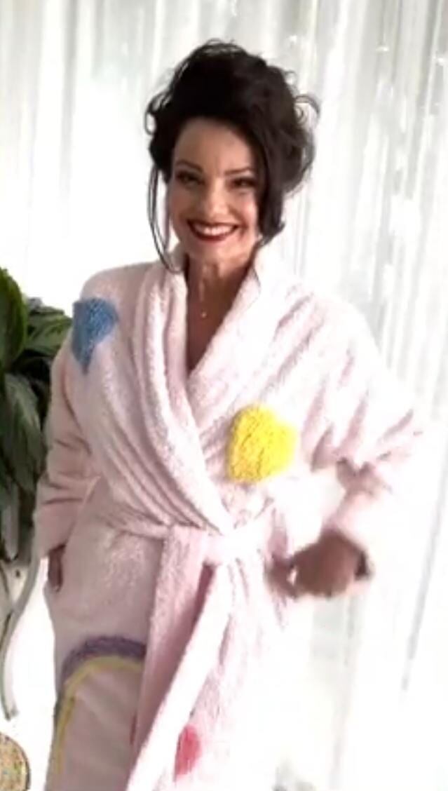 Fran Drescher vestida como La Niñera.