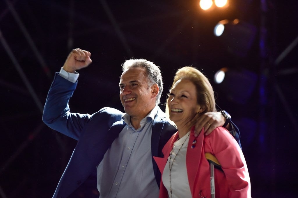 Yamandú Orsi y Carolina Cosse (ex intendente de Montevideo), candidatos a la presidencia y vicepresidencia por el Frente Amplio. EFE/Federico Gutiérrez.