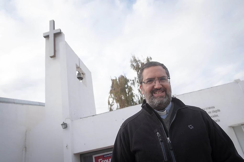 El sacerdote Mauricio Haddad, vicepresidente de Cáritas Mendoza.