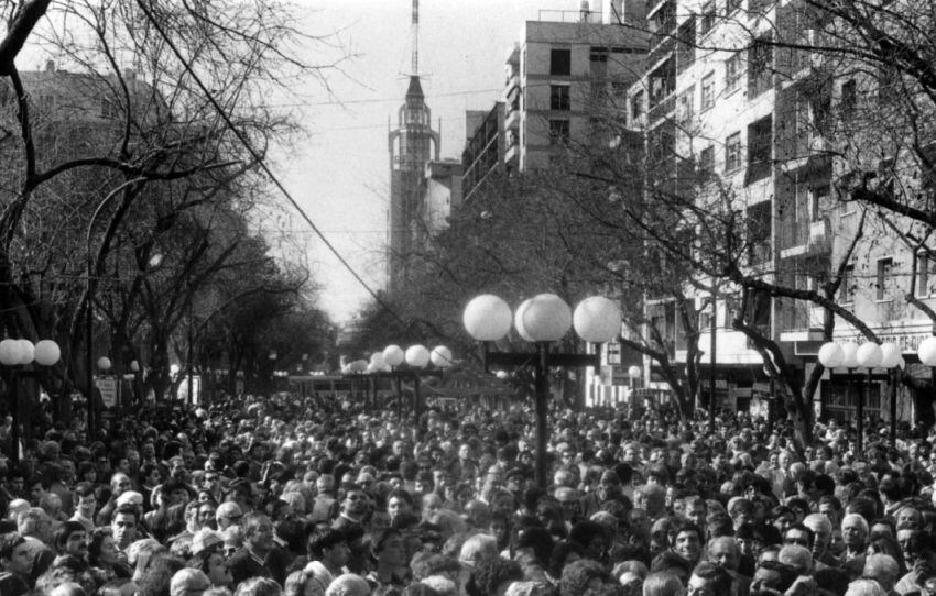 
Inauguración. Un millar de personas asistió a la apertura del paseo, aquel 5 de agosto de 1989. | Archivo / Los Andes
   