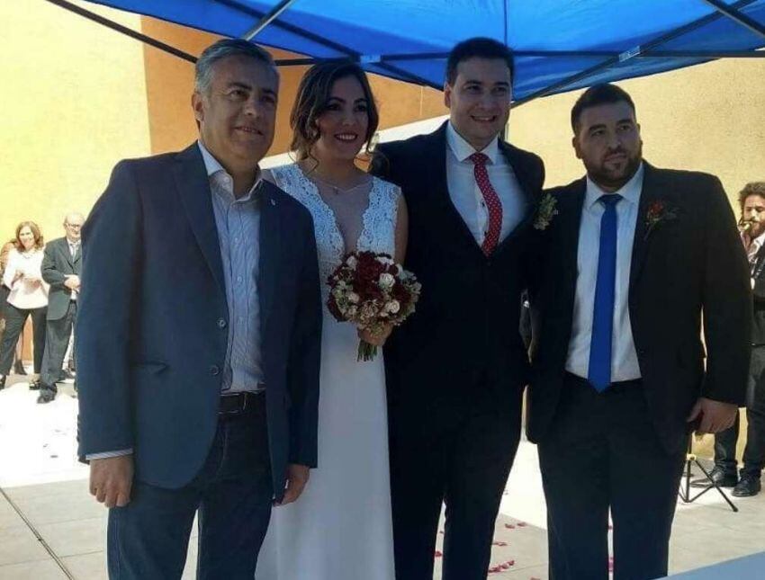 
    Cornejo y los recién casados.
   