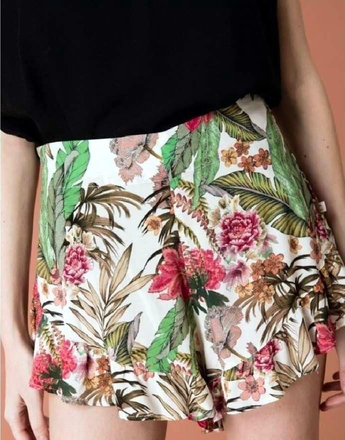 
    Estampado. Los motivos tropicales arrasan esta temporada.
   