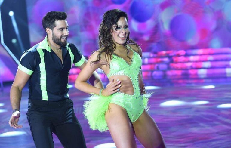 Nico Occhiato junto a su compañera Flor Jazmín Peña en el Bailando