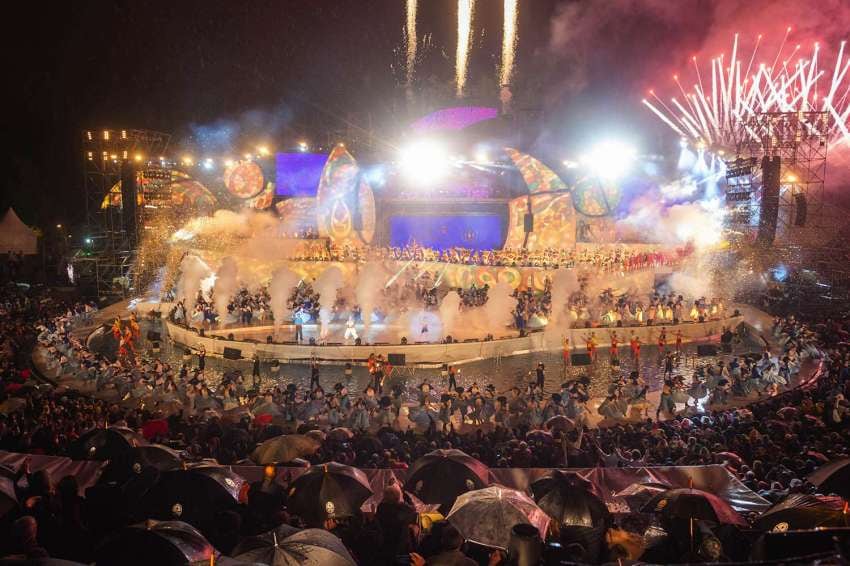 
Ignacio Blanco / 9 de marzo | Bajo una persistente lluvia se realizó el Acto Central de la Fiesta de la Vendimia 2019
   