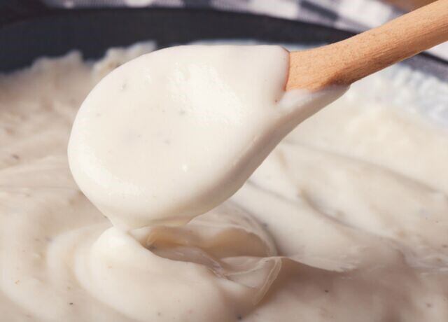 Salsa blanca o Bechamel.